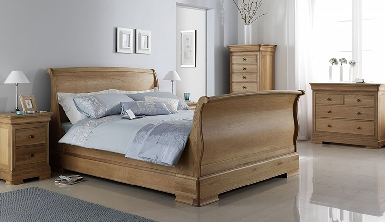 Solid oak and oak veneer furniture - Lyon